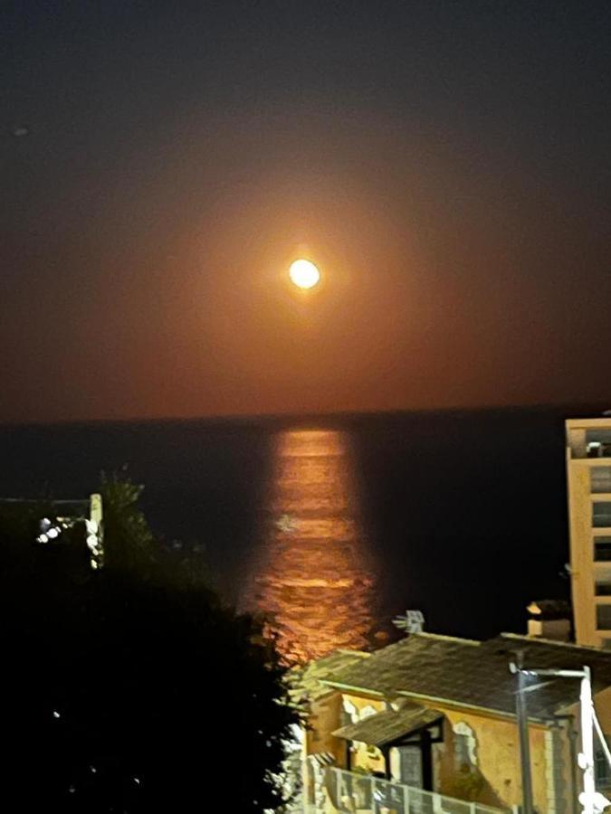 Une terrasse sur Monaco Beausoleil Esterno foto